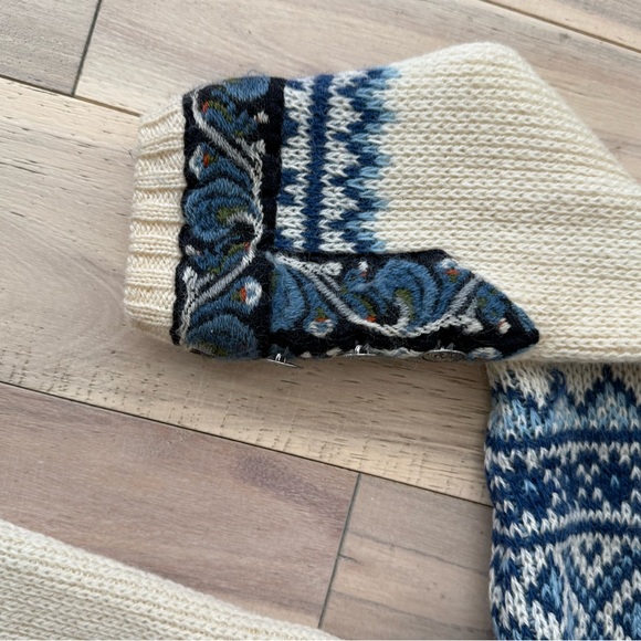 Vintage Cream and Blue Fair Isle Patterned Norwegian Cardigan - Picture 6 of 14